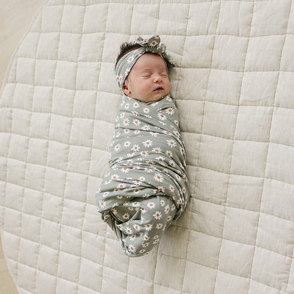 Light Green Daisy Bamboo Stretch Swaddle - MOOGCO Baby