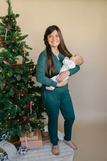 Women's green emerald bamboo Christmas pajamas for babies, cozy and festive holiday sleepwear.