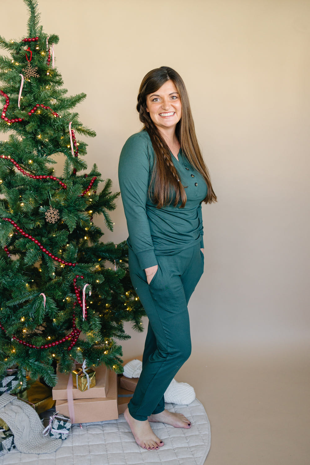 Women's green emerald bamboo Christmas pajamas for babies, cozy and festive holiday sleepwear.