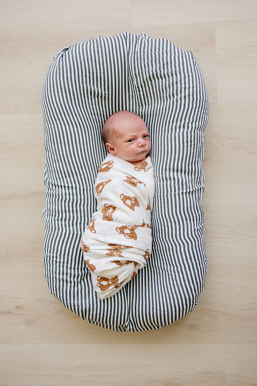 Soft teddy bear swaddle blanket for babies, perfect for cozy naps and gentle cuddles.
