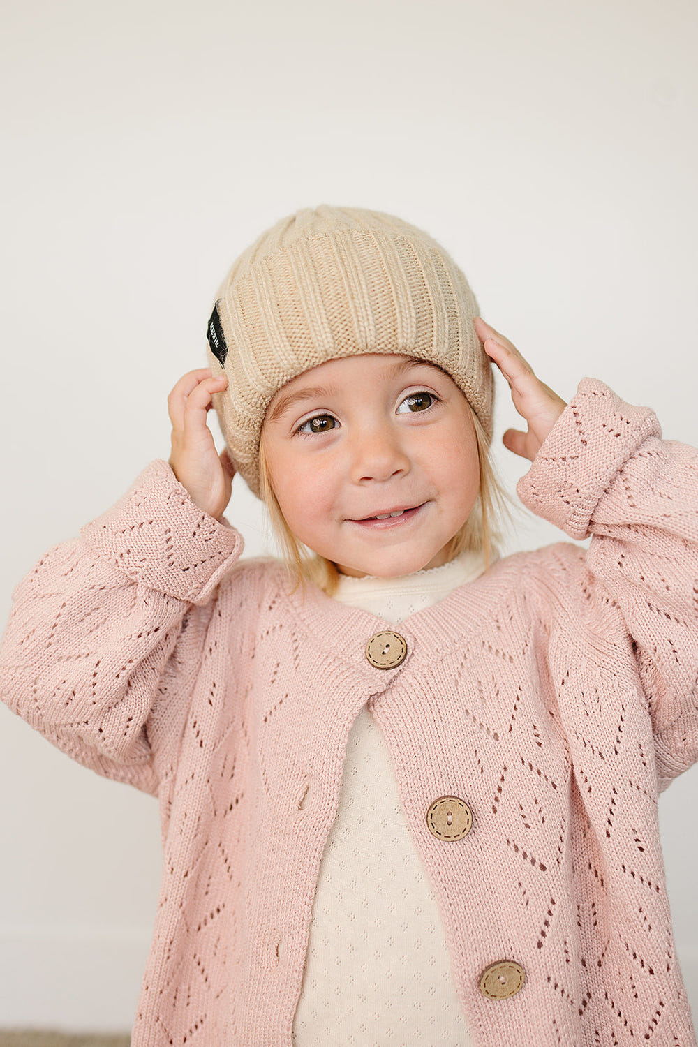 Tan chunky knit beanie for babies, perfect for warmth and style in cooler weather.