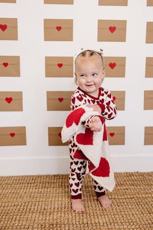 Soft hearts plush blanket for babies, perfect for swaddling and cozy comfort. Ideal for nurseries and baby gifts.