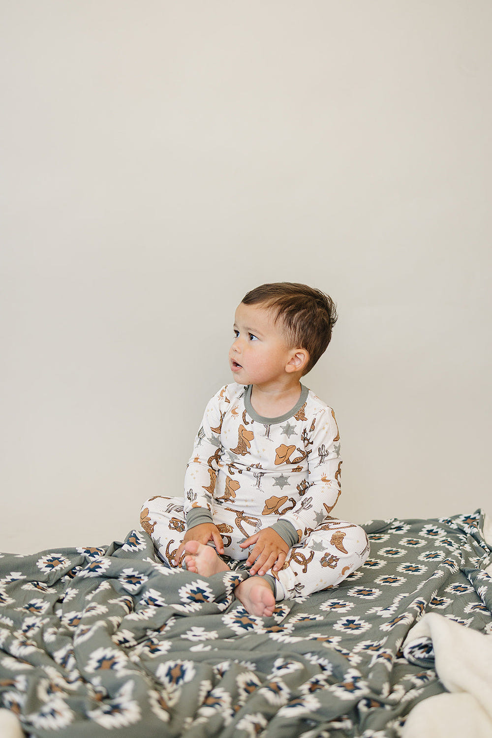 Southwest Aztec Bamboo Fleece Quilt for babies - cozy, stylish bedding for a comfortable nursery.