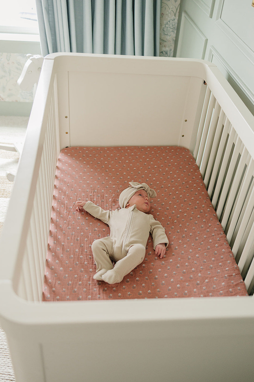Vintage pink floral muslin crib sheet for stylish and comfortable baby bedding. Perfect for enhancing nursery decor.