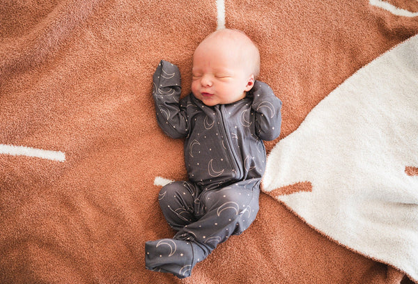 Arrow Caramel & Cream Plush Knit Blanket