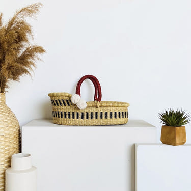 Ashwood Mini Moses Basket - Stylish and cozy sleeping solution for your baby. Perfect for any nursery decor.