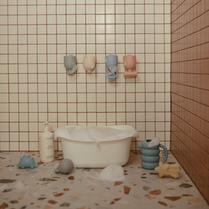 Pour and Play Bath Set