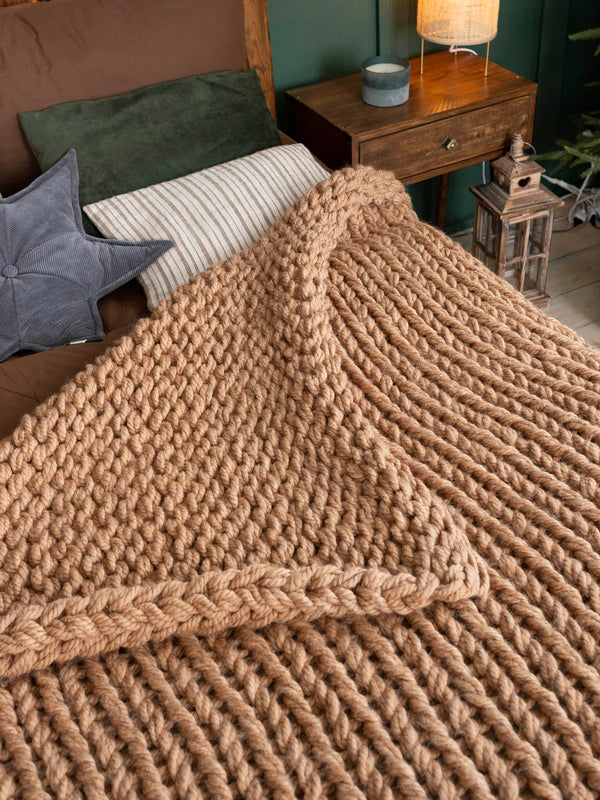 Chunky Knit Blanket in Beige