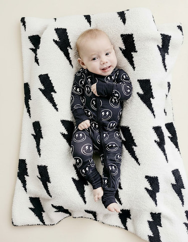 Black Lightning Bolt Fuzzy Blanket - Soft plush blanket for babies, perfect for cozy warmth and comfort.