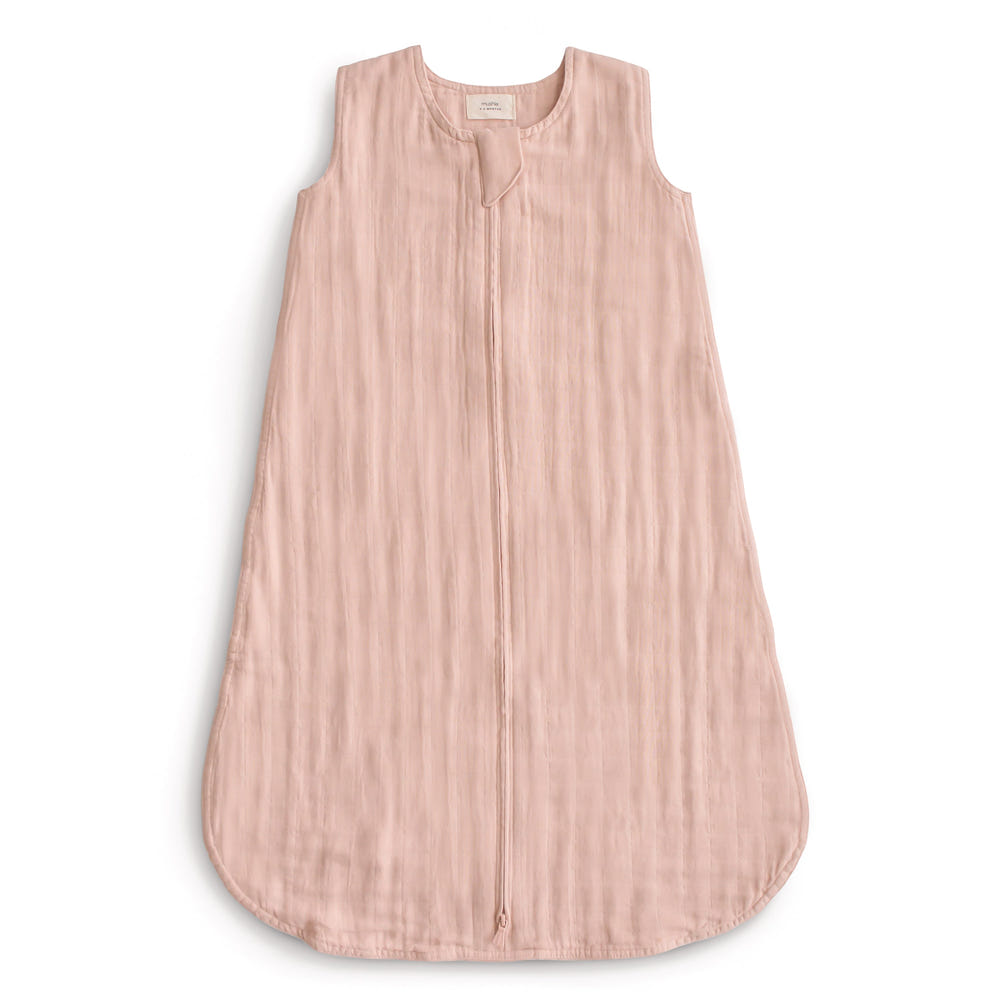 Organic cotton sleep bag for babies, soft and breathable for a comfortable night's sleep.
