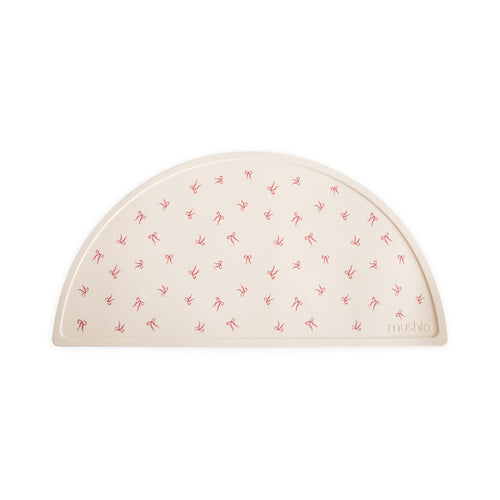 Silicone placemat for babies, featuring a non-slip design and vibrant colors, perfect for mealtime mess-free fun.