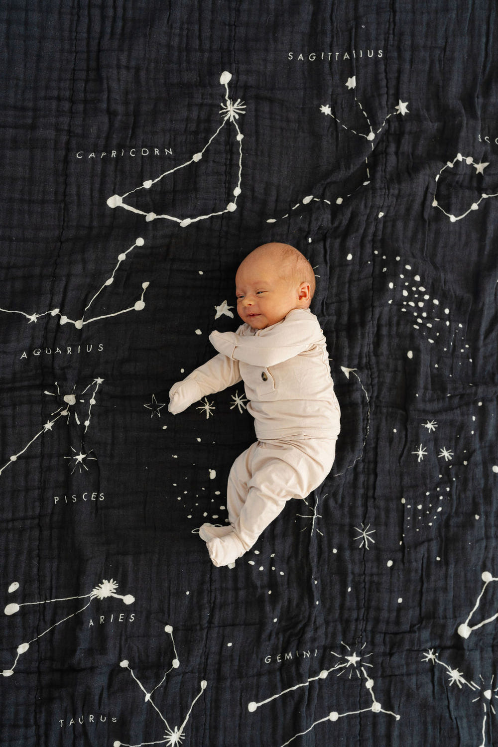 Astrology throw blanket for babies, featuring celestial designs, perfect for cozying up and adding charm to nurseries.