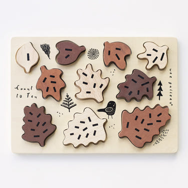 Wooden tray puzzle featuring colorful leaves for counting to 10, perfect for early learning and playtime.