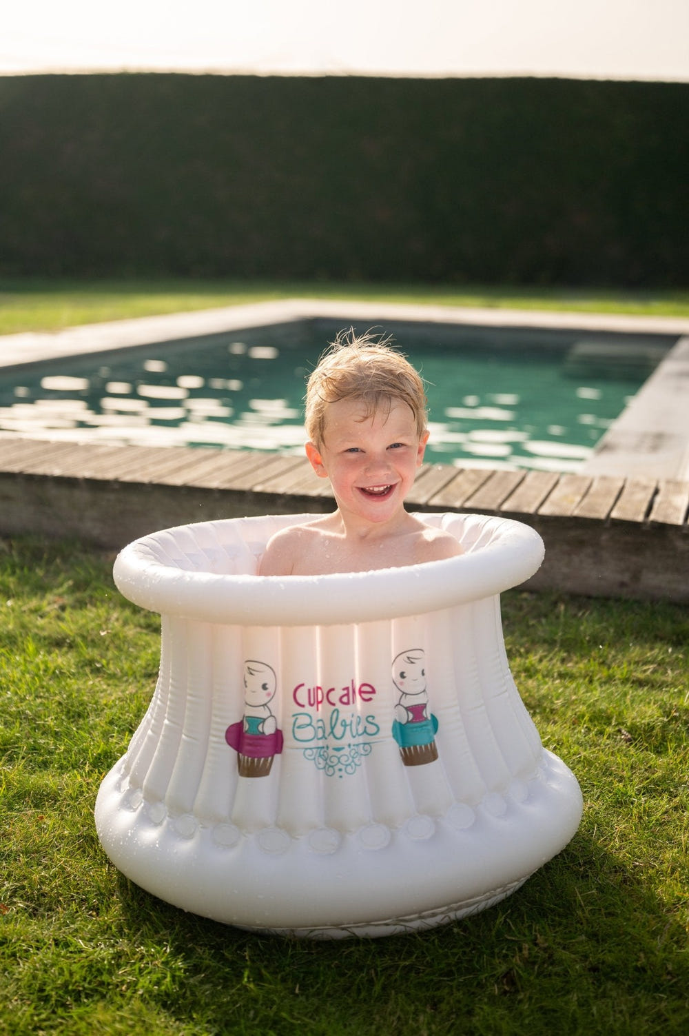 Cupcake Babies Big Bath White & inflator (suitable from 1 year up to 8 years)