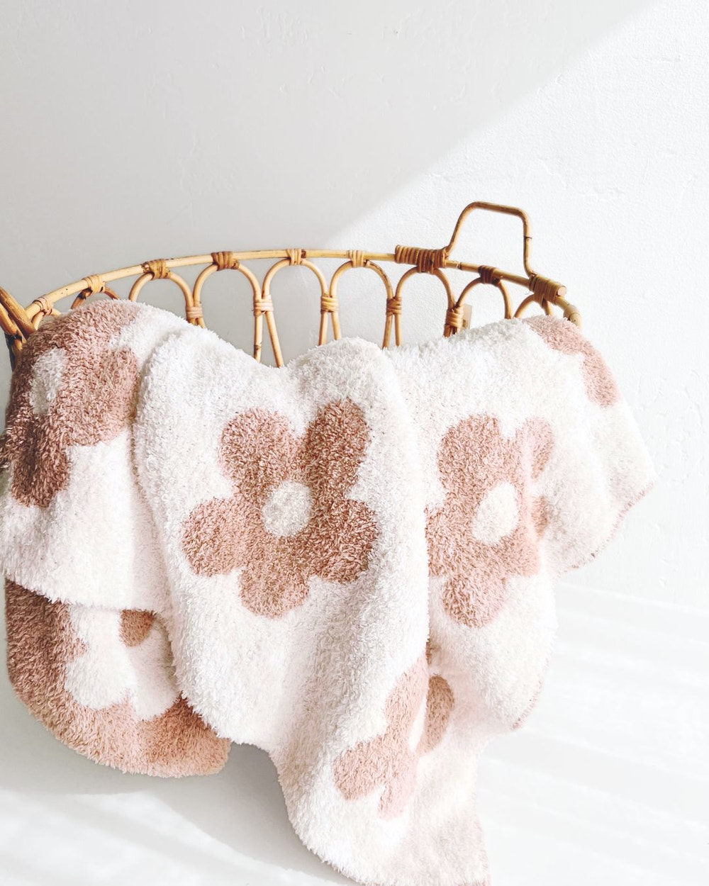 Daisy Fuzzy Blanket | Latte - MOOGCO Baby