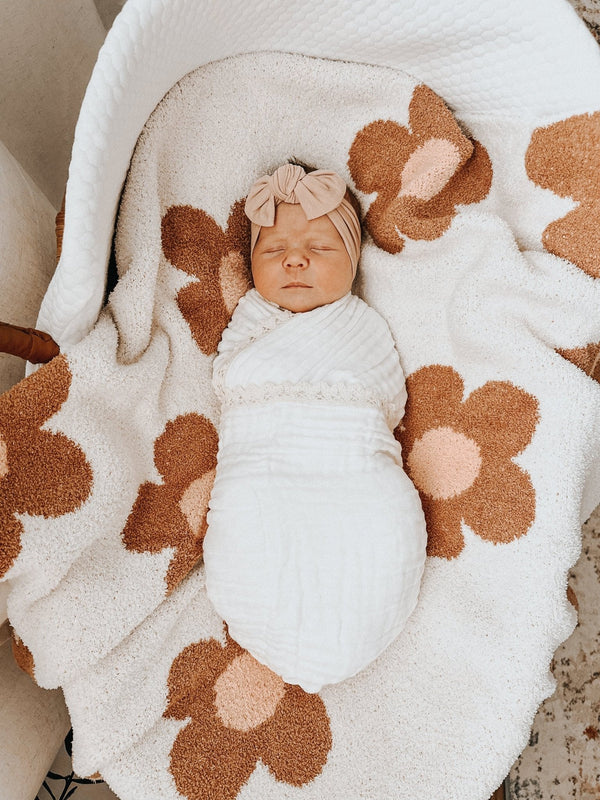 Caramel Daisy Cozy Plush Blanket