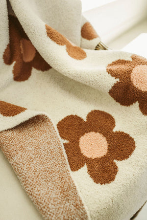 Caramel Daisy Cozy Plush Blanket