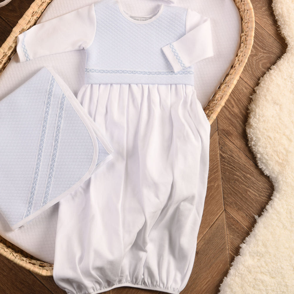 Boys white and blue quilted cotton gown for babies and toddlers, perfect for comfort and style.