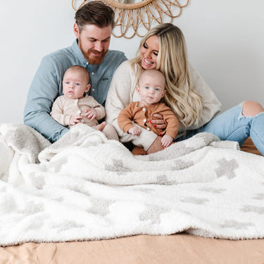 Cozy DOUBLE-LAYER BAMBONI® throw blanket for babies, perfect for swaddling and keeping warm.