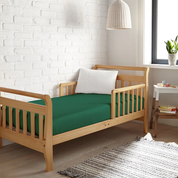 Cooling bamboo crib fitted sheet in angle 17, perfect for a comfortable baby sleep environment.