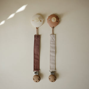 Mushie Linen Pacifier Clip 2-Pack linen clips faux wood clasp