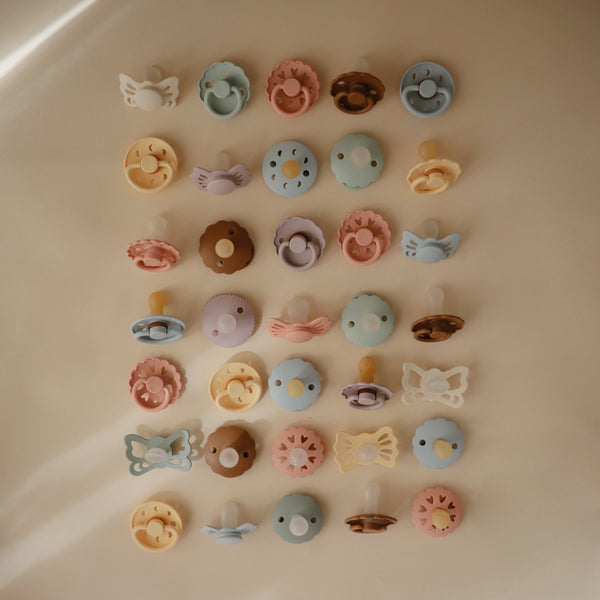 Mushie FRIGG Moon Natural Rubber Pacifier 2-Pack Soft Colors