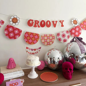 Groovy Scalloped Banner