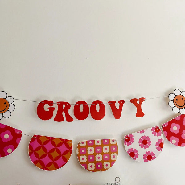 Groovy Scalloped Banner