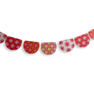 Groovy Scalloped Banner
