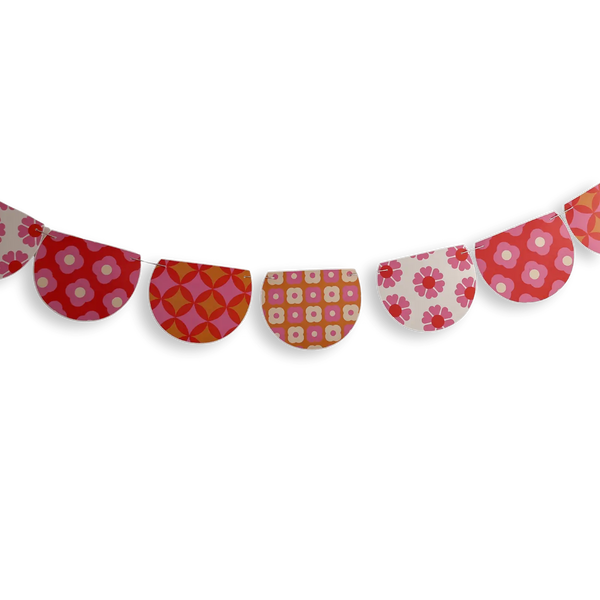 Groovy Scalloped Banner