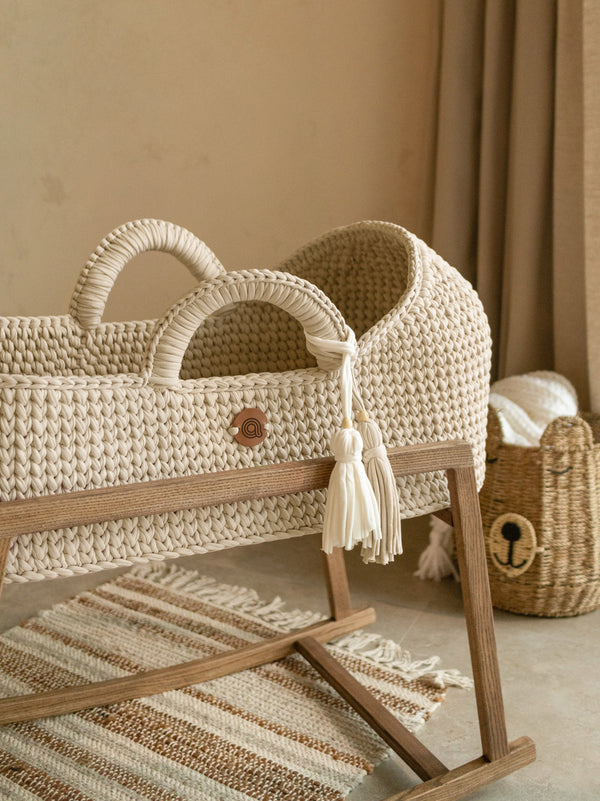 Standard Moses Basket with Round Hood