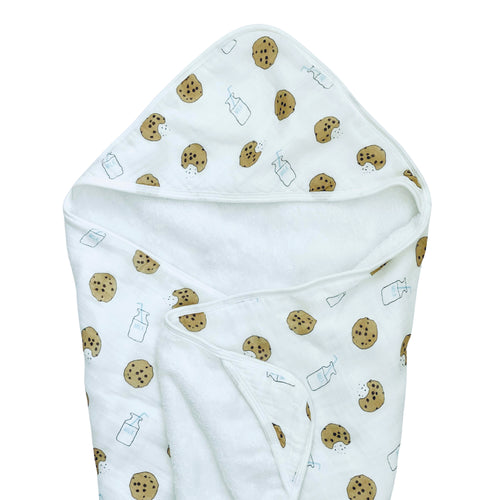 Hooded towel for babies featuring a fun Cookie Craze design, perfect for bath time and cozy drying.