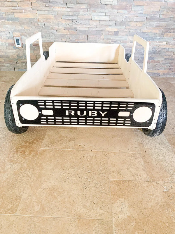 CAM V1- Bronco Bed With Real Wheels + Acrylic Grille