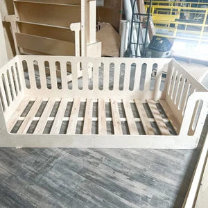 AVI- Floor Bed