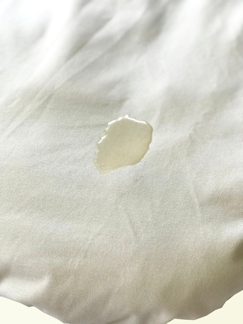 Waterproof natural ivory organic cotton jersey custom fitted sheet for babies.