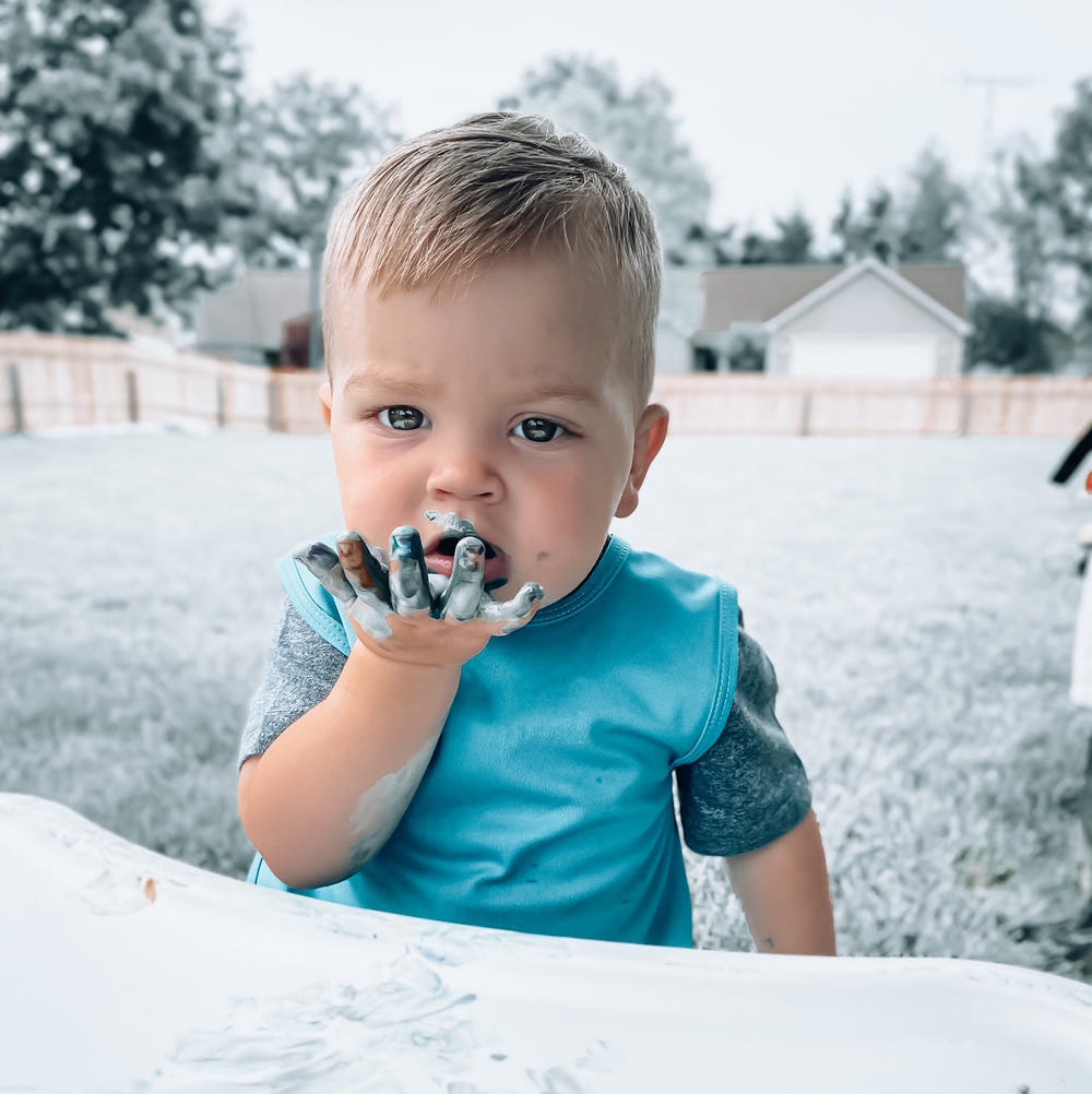 Solid teal minimalist bapron on sale, perfect for babies and toddlers. Stylish and practical feeding accessory.