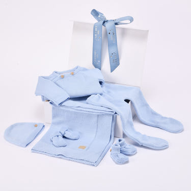 Boys blue organic cotton gift set by PETIT SWEENY for babies, perfect for gifting.