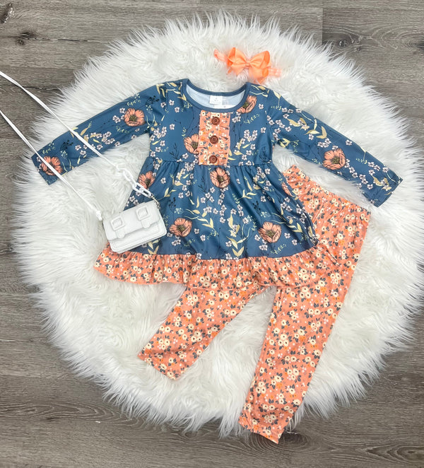 Country Floral Set for babies, featuring a charming two-piece outfit in soft, breathable fabric. Perfect for any occasion.