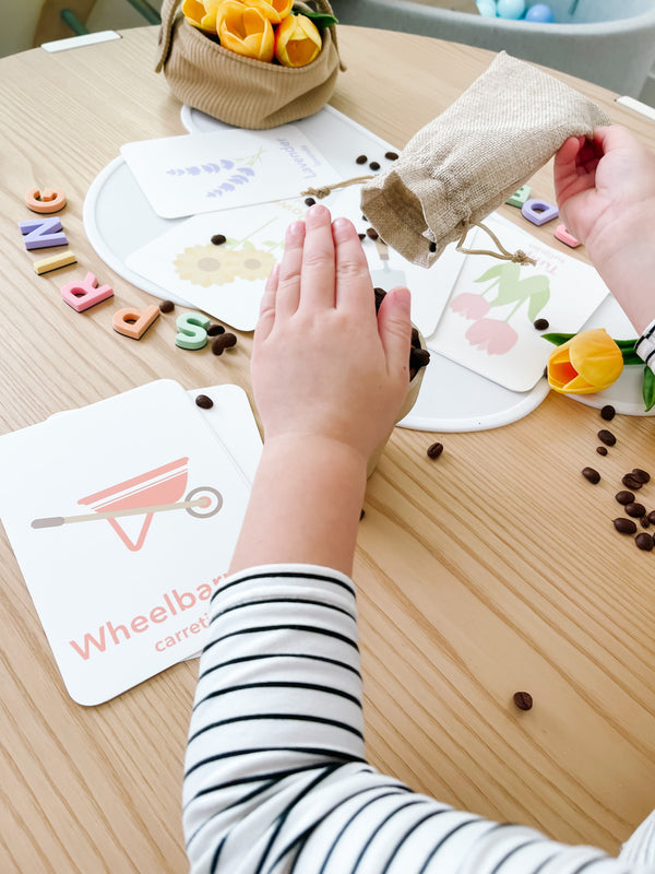 Colorful Flower Garden Flashcards for imaginative play, featuring vibrant designs to inspire creativity in babies and toddlers.