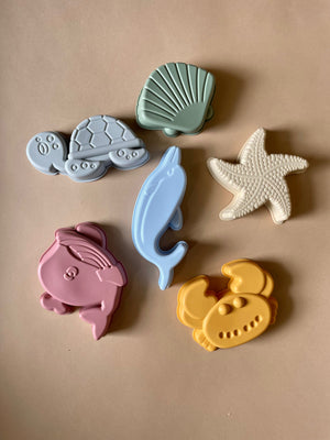 Silicone Sand bucket with toys and shovel