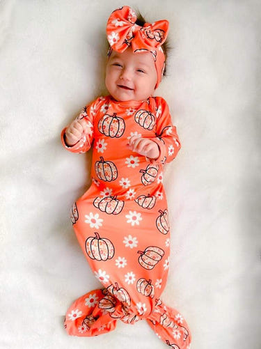 Leopard pumpkin gown and headband set for babies, perfect for Halloween celebrations and playtime.