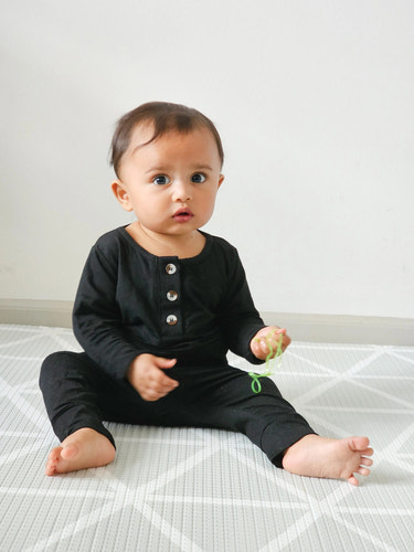 Top and Bottom Outfit and Hat Set (Newborn-12 months sizes) Black - MOOGCO Baby