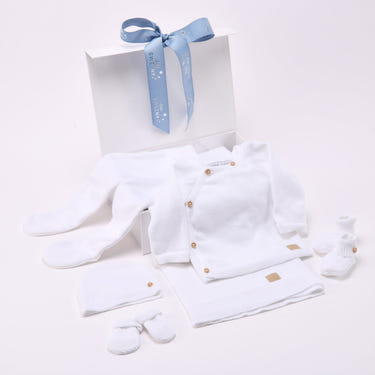 PETIT SWEENY Baby White Organic Cotton Gift Set - Perfect newborn gift, eco-friendly and soft for delicate skin.
