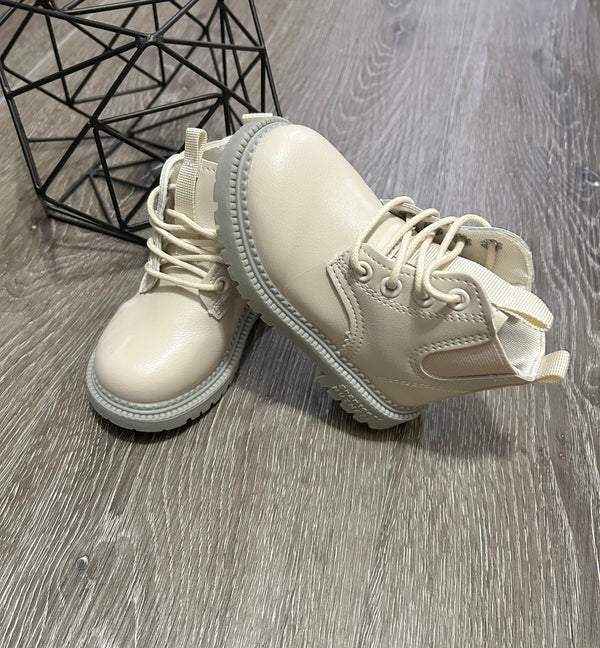 Stylish Chelsea boots for babies, featuring a sleek design and comfortable fit, perfect for any occasion.