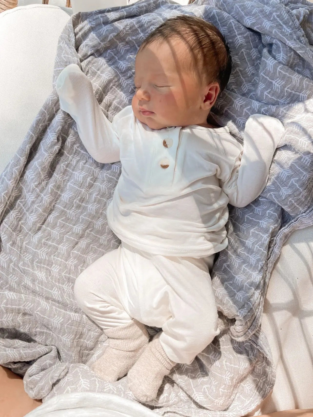 White Newborn Outfit - Baby Coming Home Outfit (Newborn - 12 months) - MOOGCO Baby