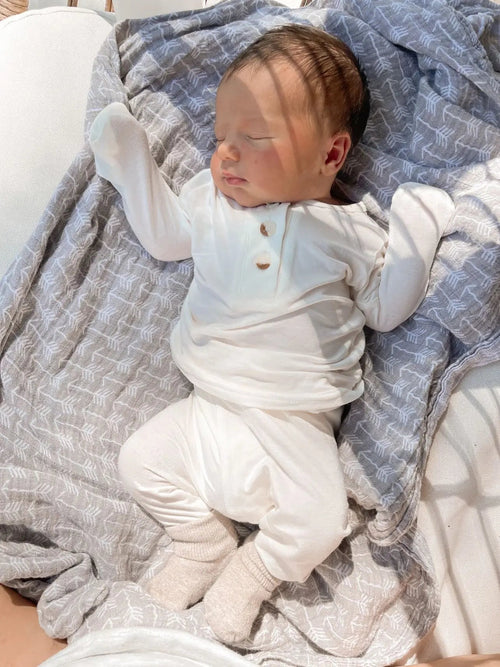 White Newborn Outfit - Baby Coming Home Outfit (Newborn - 12 months) - MOOGCO Baby