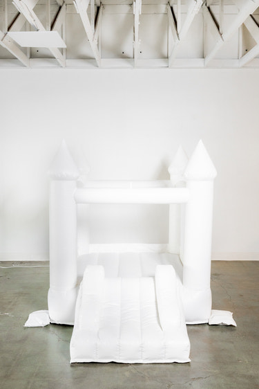 Mini Ava - White Bounce House with Cone Tops