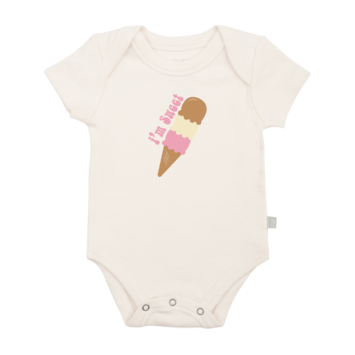 Graphic bodysuit for babies with "I'm Sweet" design, perfect for stylish and comfy outfits. Short sleeve.