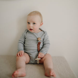 Mushie Linen Pacifier Clip 2-Pack linen clips faux wood clasp
