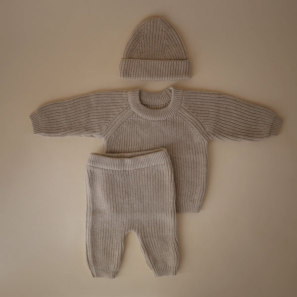 Chunky knit pants for babies in a cozy design, showcasing a stylish angle view. Perfect for comfort and warmth.